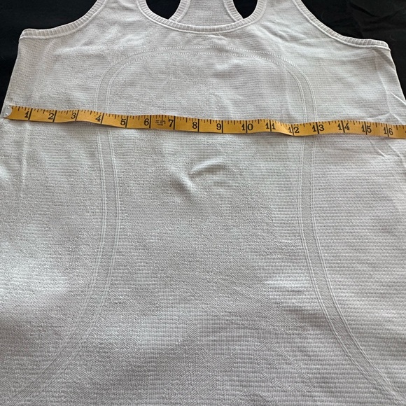 Lululemon Racerback. Size 8. Ivory color with slight pattern. - Picture 4 of 6